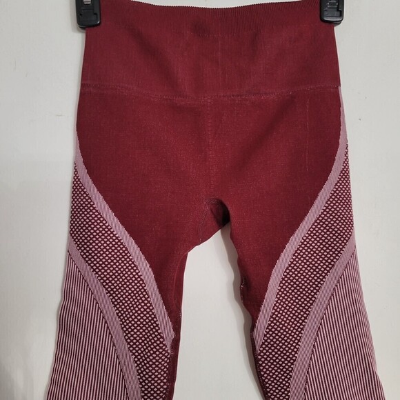 NEW Fabletics High Waisted Seamless Turbo Legging Black Cherry/Petal Size XS - Picture 5 of 12